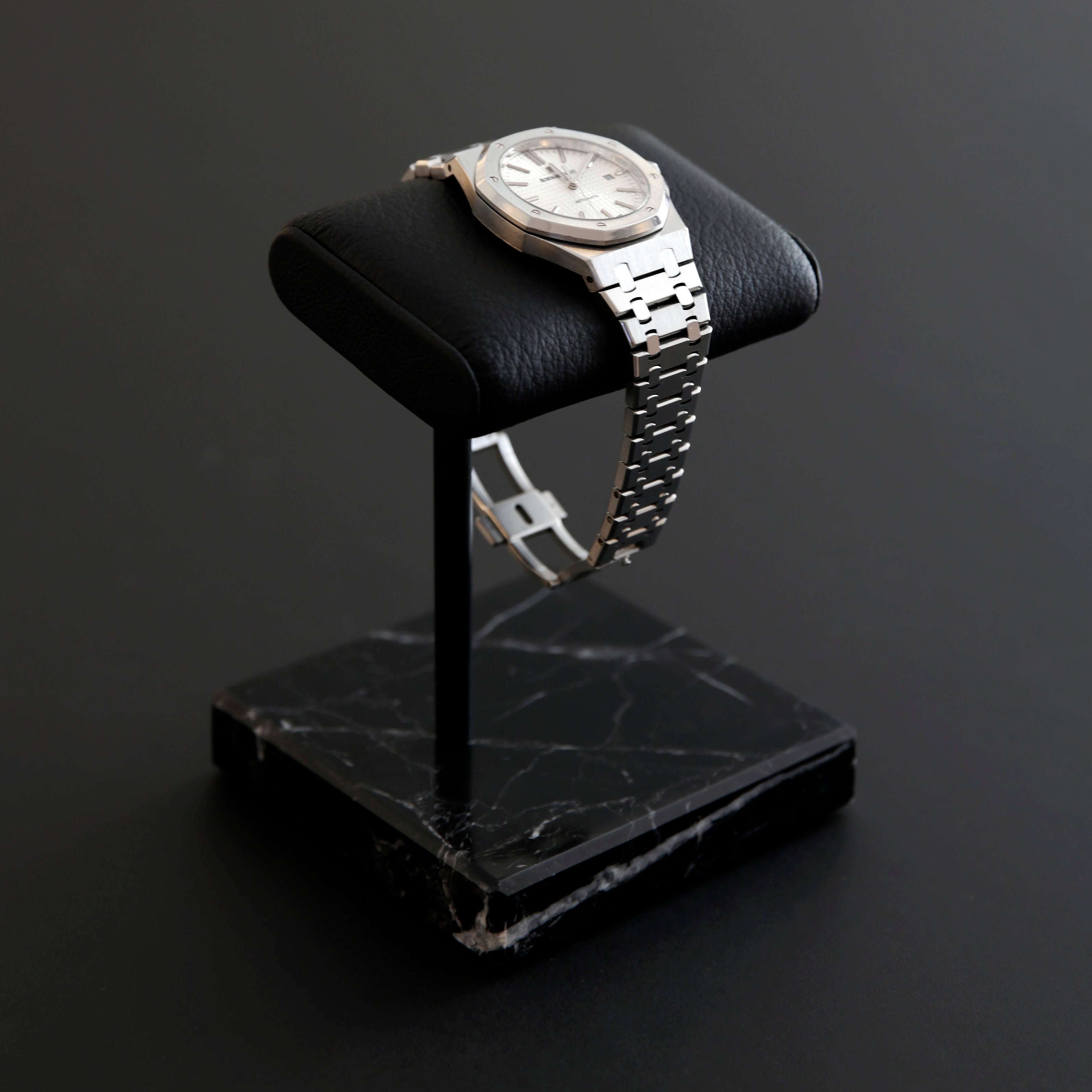 WATCH STAND CLASSIC - SINGLE - BLACK & BLACK