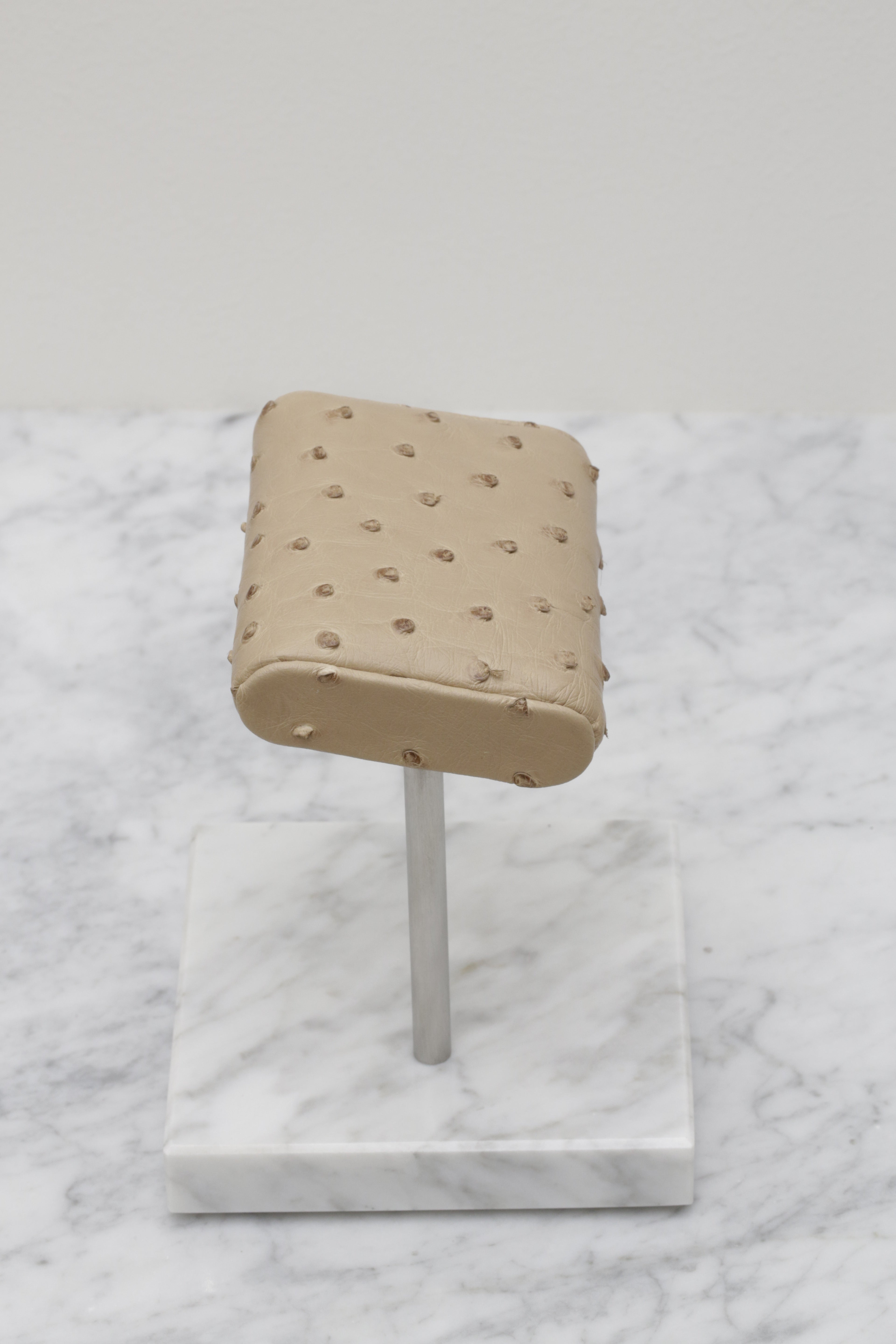 WATCH STAND CLASSIC - SINGLE - BEIGE OSTRICH