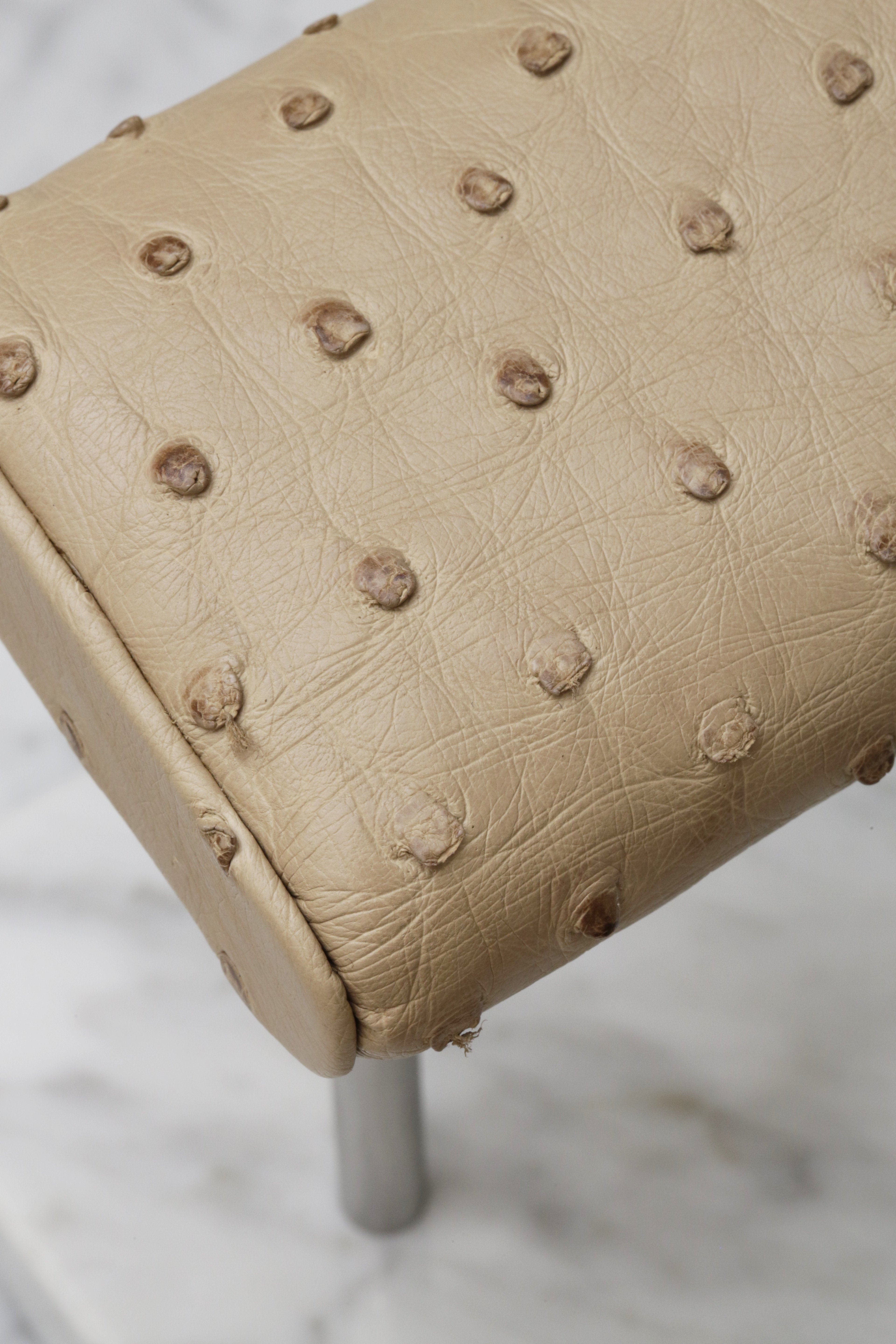 WATCH STAND CLASSIC - SINGLE - BEIGE OSTRICH