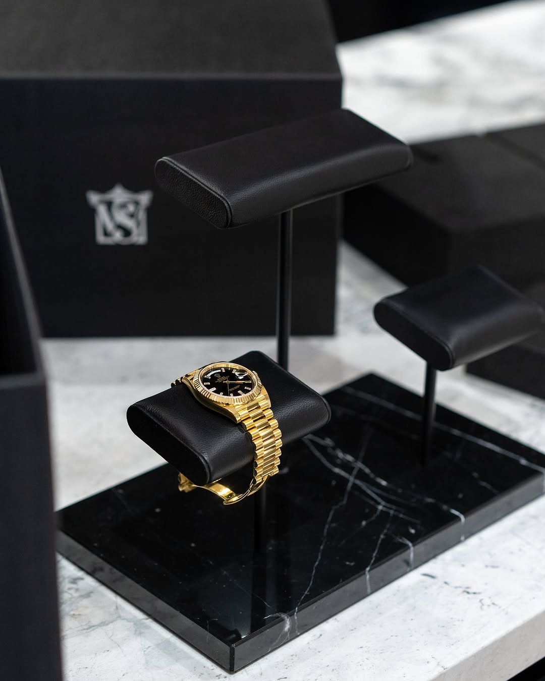 WATCH STAND CLASSIC - QUADRUPLE - BLACK & BLACK