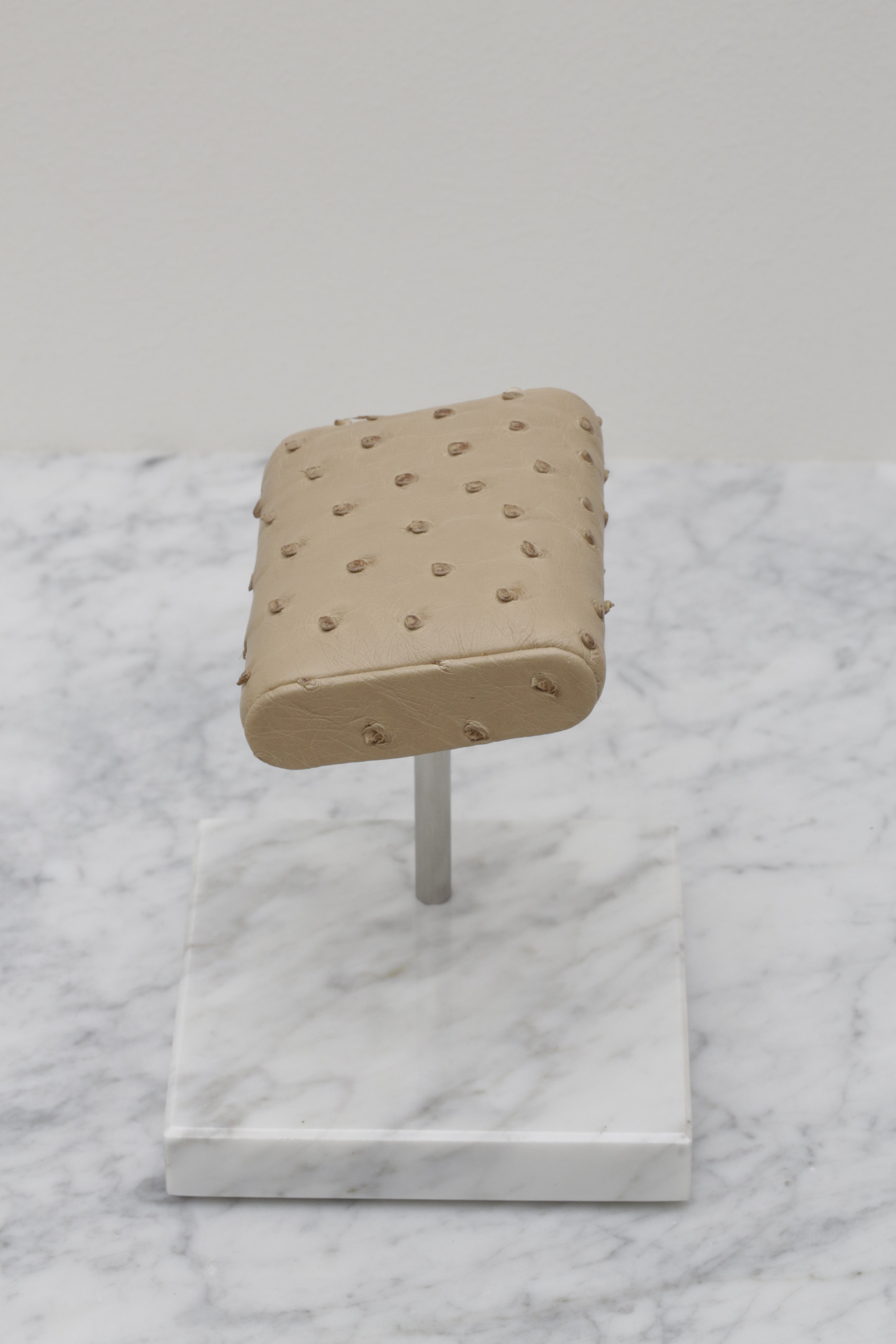 WATCH STAND CLASSIC - SINGLE - BEIGE OSTRICH