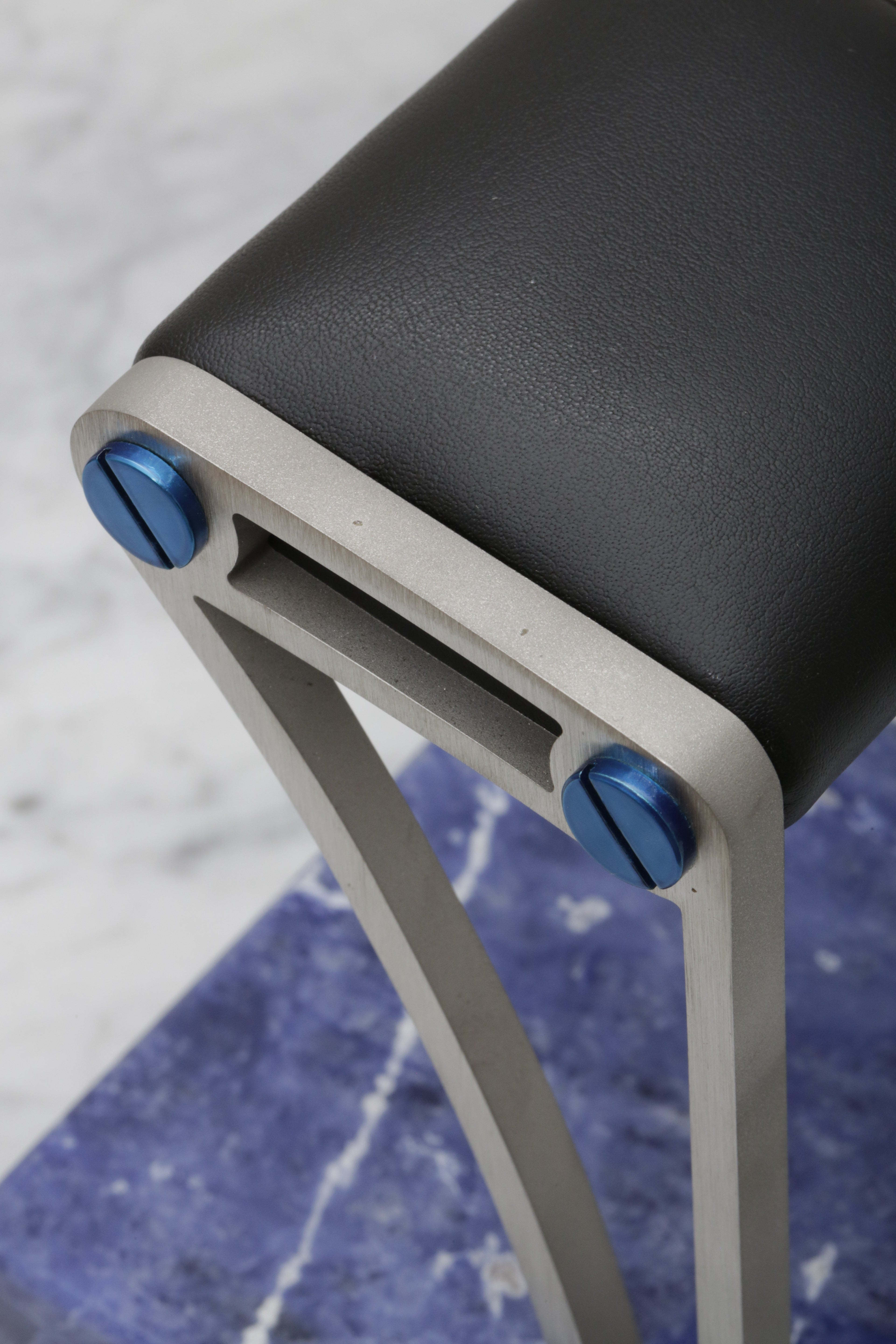 TWS x BUCHERER - WATCH STAND SINGLE 2.0 SODALITE