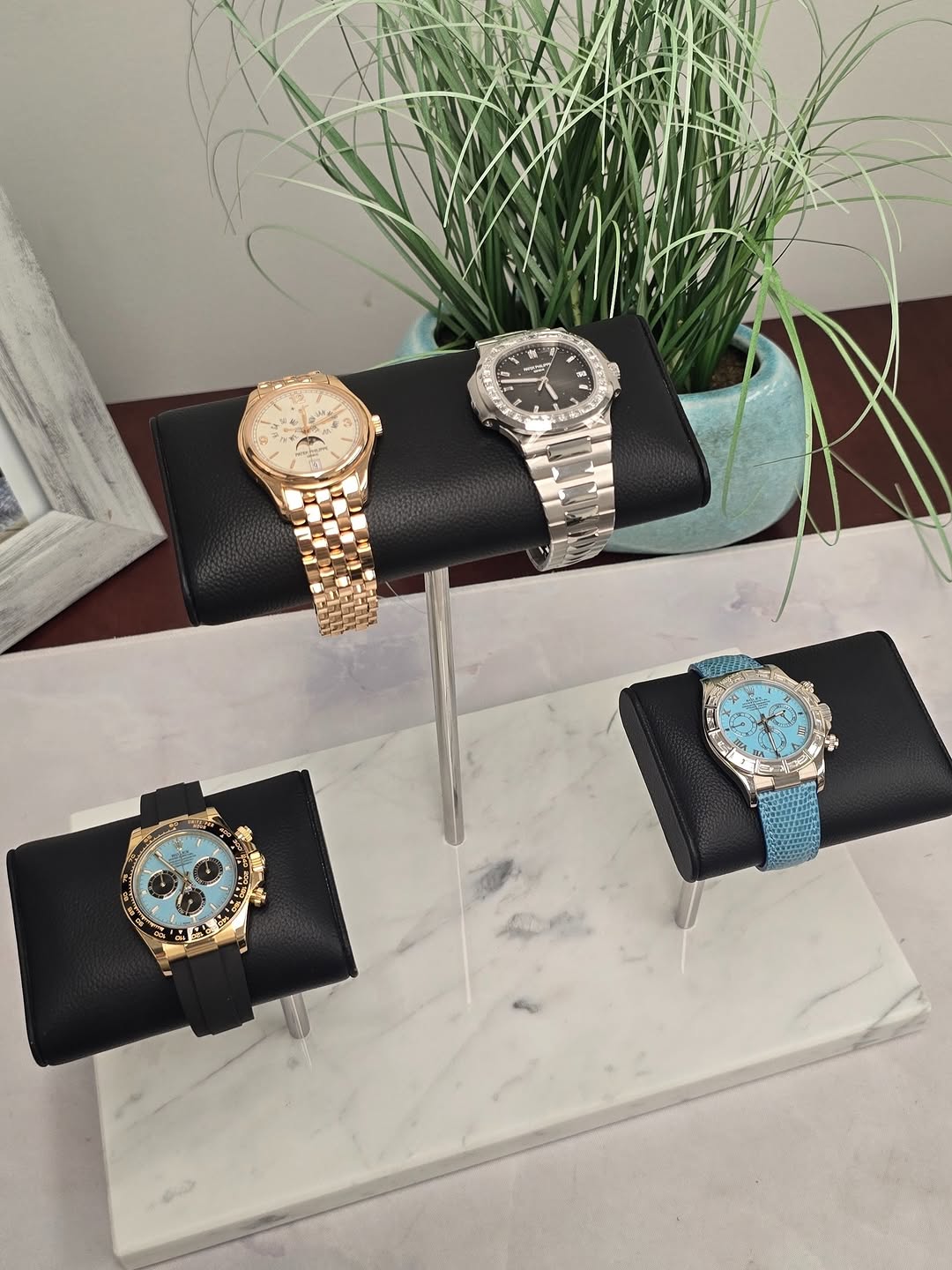 WATCH STAND CLASSIC - QUADRUPLE - WHITE & SILVER